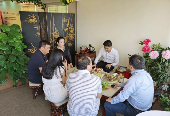 千万里外遇同乡---仙草传世迎来意大利温州商会会长一行